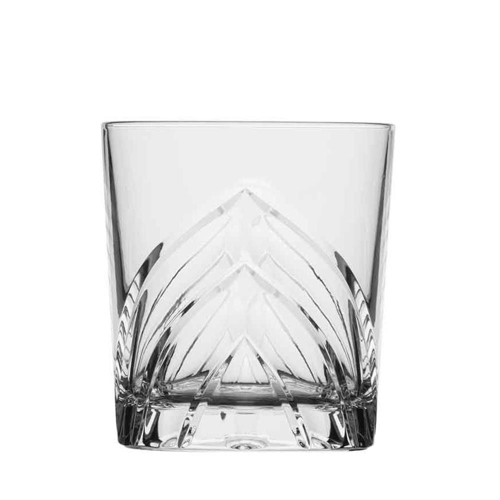 Klares, zylindrisches Whiskyglas aus Kristall mit markantem Schliffmuster an der unteren Hälfte. Verzierungen wie stilisierte Flügel oder Blätter laufen von der Basis nach oben und geben elegante Textur. Oben glatt.