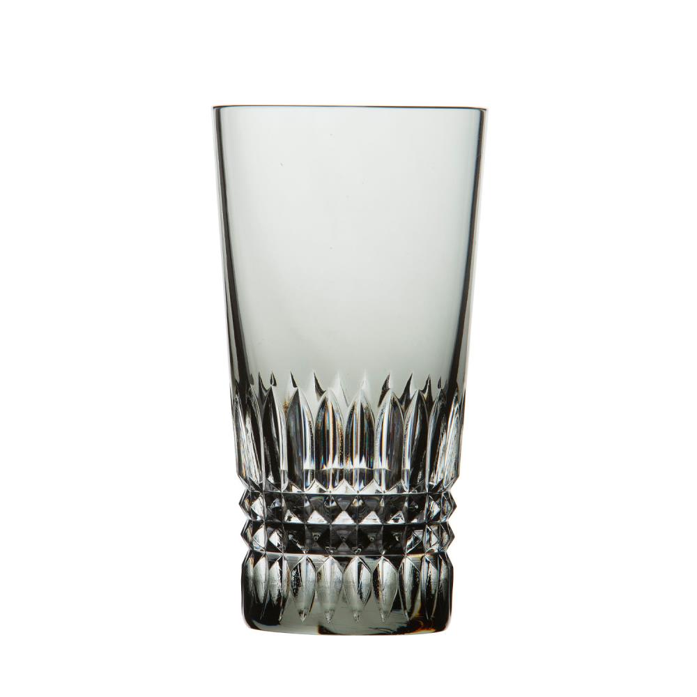Klares Trinkglas aus ARNSTADT KRISTALL, 14 cm hoch. Oben glatt und transparent, unten aufwendiges Empire-Muster mit vertikalen, spitz zulaufenden Facetten, übergehend in ein horizontales, rautenförmiges Bodendekor.
